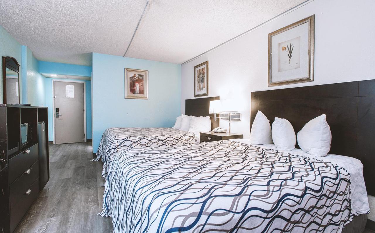 Sky-Palace Inn & Suites Wichita East 外观 照片